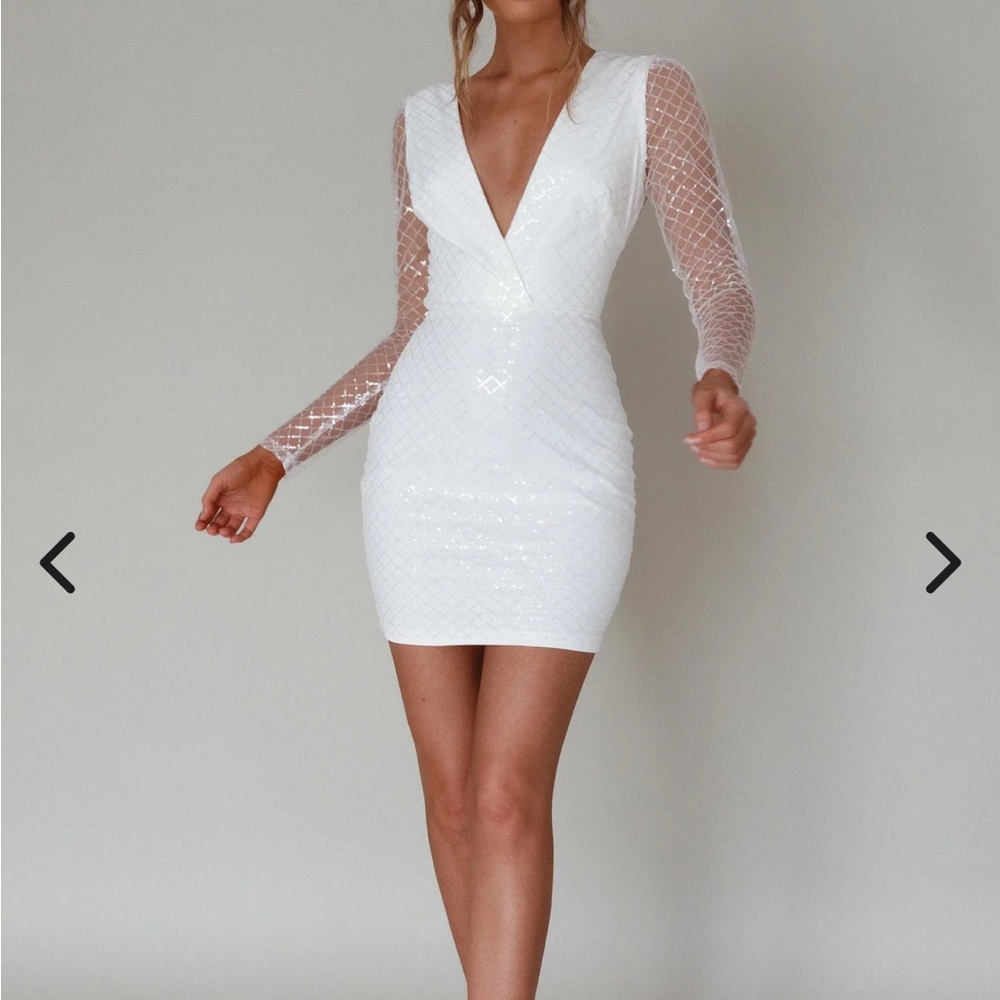 Elegant White Long Sleeve Dress